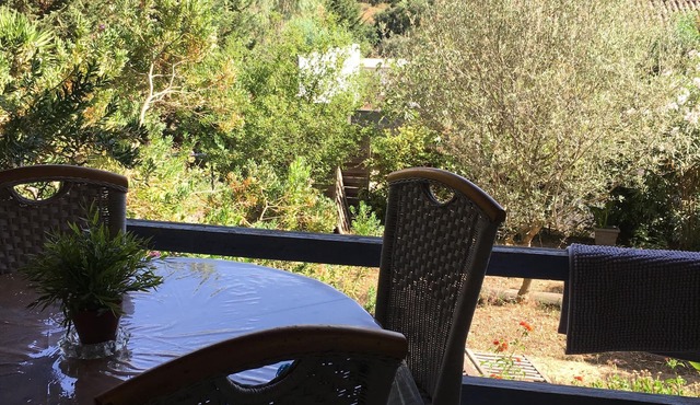 rent large calm F1 at the door of the center town of Ajaccio