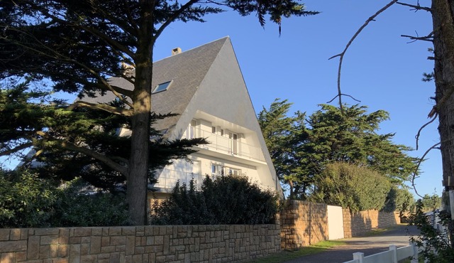 Rent large villa "feet in water" with superb sea view