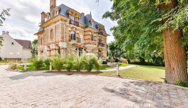 Rent Magificent Castel 30mn from Paris, Roissy Charles de Gaulle,Stade de France