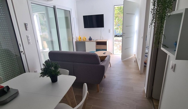 Rent mini villa between sea and mountains.