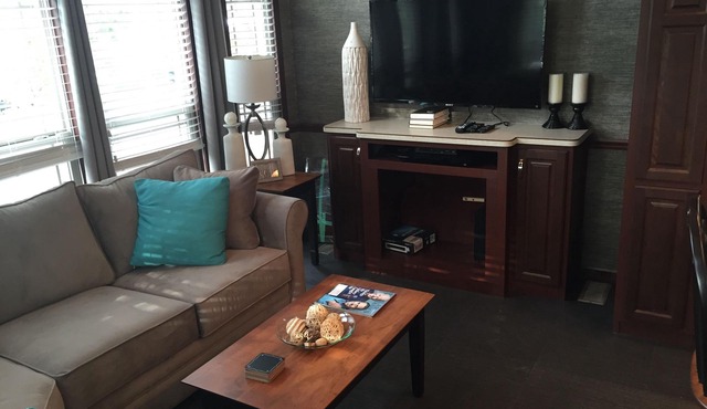 RENT OUR LUXURIOUS PARK MODEL COTTAGE