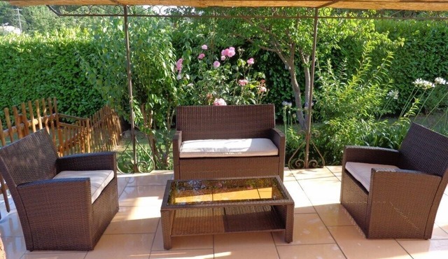 rent pleasant villa in very calm quarter. (main road at 400 m).