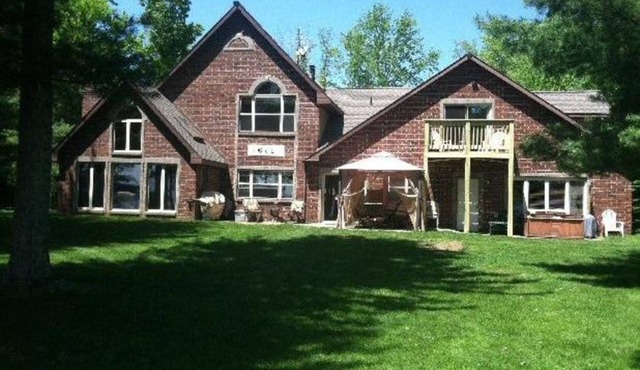 Rent the biggest and the best Large Lake house sleeps up to 18, Lots to do!