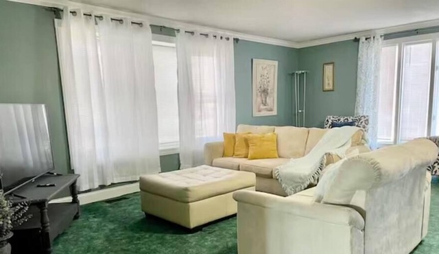 Rent TWO unit In Indianapolis. Sleeps 10!