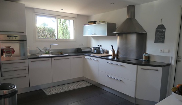 Rent villa 5 bedrooms swimming pool in peace between Aix en Provence and Marseille