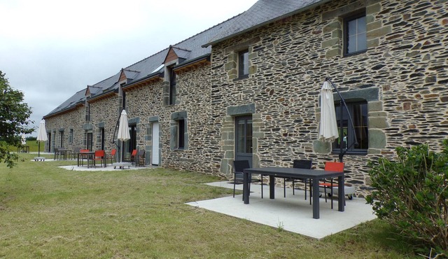 rental cottage near Lake Guerledan Brittany