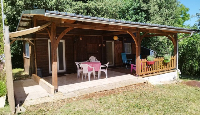 Rental 5 klms from Sarlat la caneda, enclosed land .