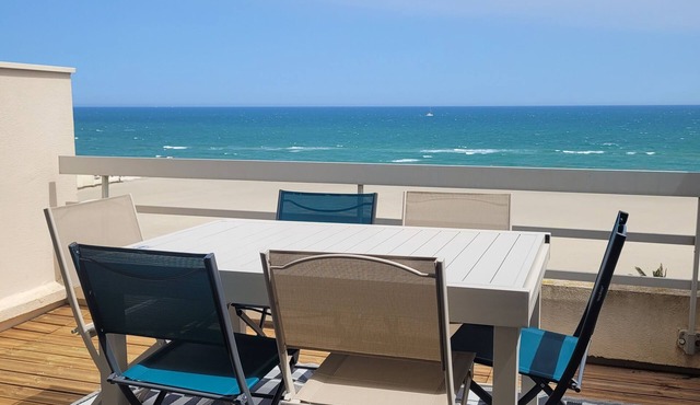 Rental 6 pers. Sublime sea-view terrace. Air conditioning. Top floor. Parking