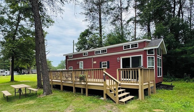 Rental Cabin #401 w/Queen Bed