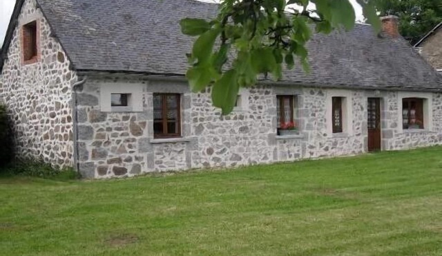 Rental Cottage St Merd La Breuille - Country House.