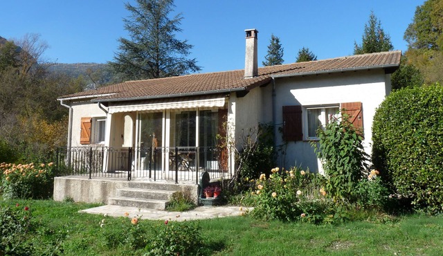 Rental Detached villa with Mediterranean garden between sea and mountains