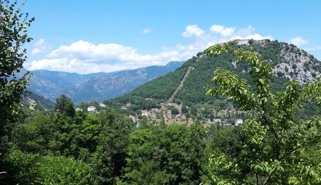 Rental in main residence between sea and mountains