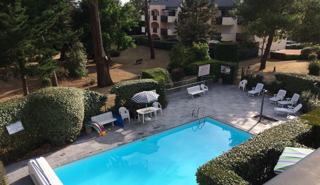 Rental in residence with swimming pool