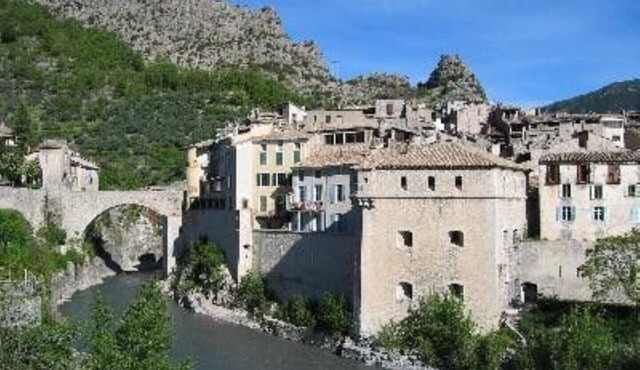 Rental in residence (former sheepfold) with swimming pool and tennis