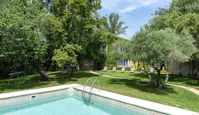 rental in the heart of Provence with private pool secured