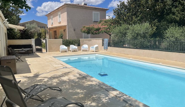 Rental month for the festival of Avignon and for the month of August to the who