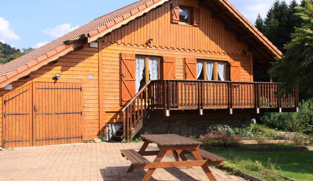 Rental of 12 gîtes and 1 chalet that can accommodate 2 to 10 people.