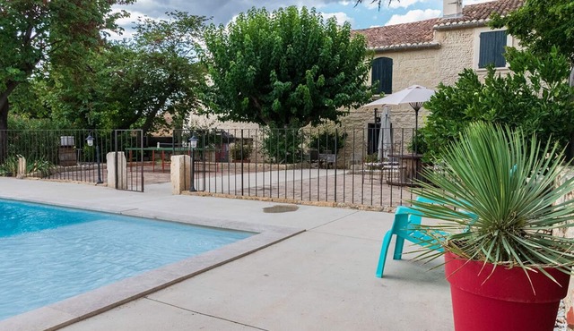 RENTAL OF A MAS WITH POOL IN A VINEYARD IN FIELD CAMARGUE