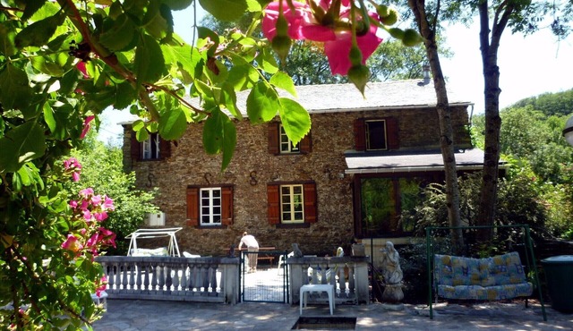 Rental of a mill in the countryside in a beautiful green setting
