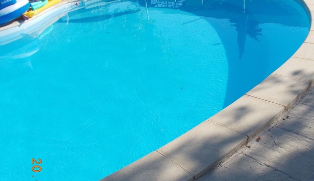 Rental of an apartment in a provencal farmhouse in Pontet with swimming pool