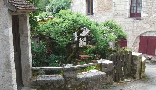 Rental of charm in Saint Cirq La Popie, medieval village in the Lot