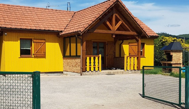Rental of fenced chalet with barbecue and children's play area