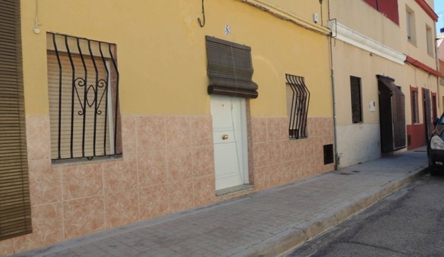 Rental of small ground floor house in Rillo, Teruel with capacity for up to five p