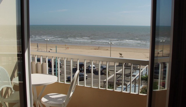 Rental studio 30 m2 panoramic view facing the sea all periods