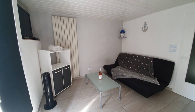 Rental T1 30m2 with Terrace in Brem Sur Mer: 2km from the beach