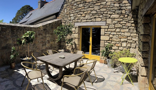 Rental vacancy between Camaret and Crozon, villa in large renovated farmhouse,