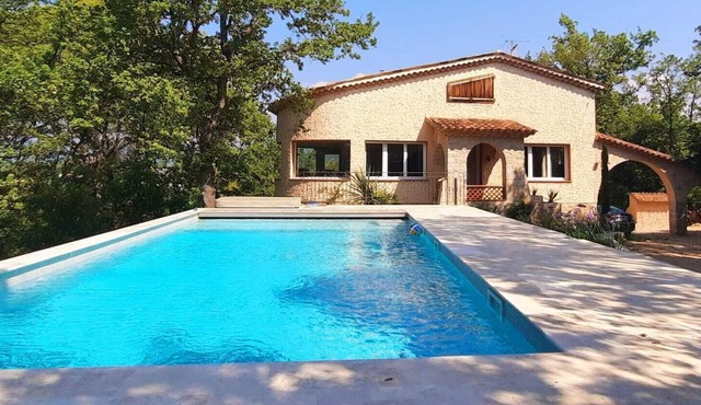 Rental Villa, 200m², 6 bedrooms, sleeps up to 12, swimming pool, Montauroux