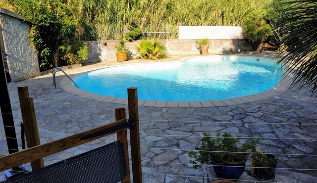 Rental with swimming pool, close to beaches, at the foot of the maquis.