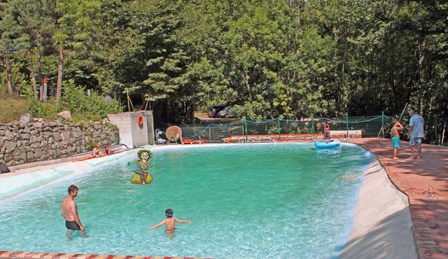 Rentals at our nature campsite with large spring-water swimming pool