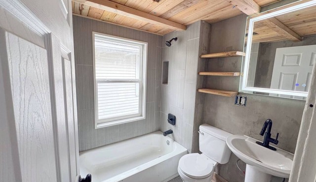 Renting Erie Property- 4 bedroom, laundry, dishwasher, dining room, living room, 1 bathroom
