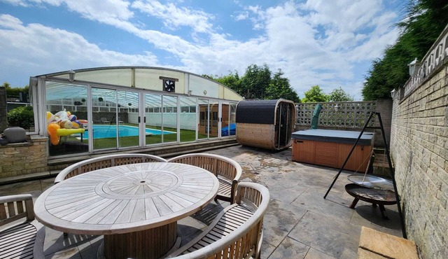 RentMySpaHome with Swimming Pool, Hottub and Sauna