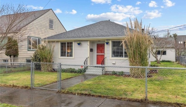 Renton Gem: 2BR Near Airport, Landing, Southcenter, Bellevue, Seattle