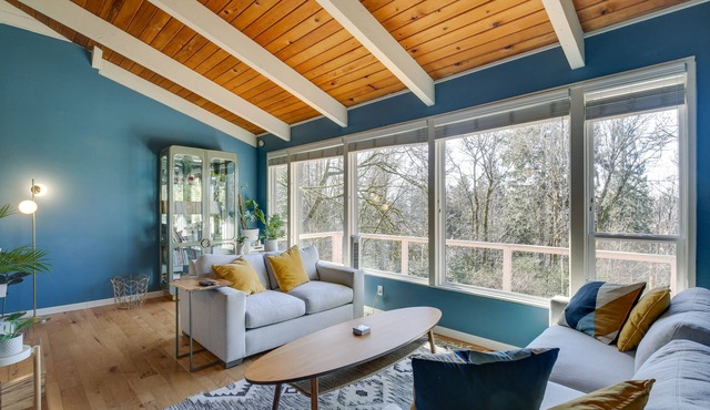 Renton Home w/Fire Pit & Nearby Lake Access!