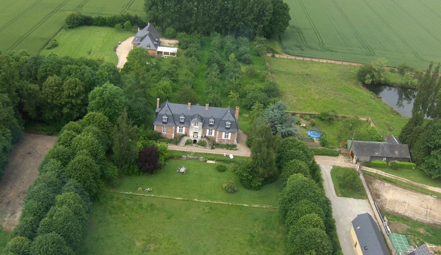 rents a cottage in the Manor Park Hermos