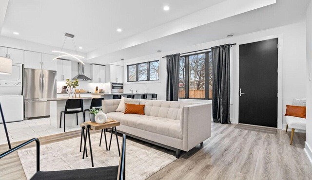 RentX|8Bed/8Bath/DowntownLondon/Parking/Wi-Fi