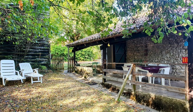 Repaire Familial Nature, Piscine, spa ~tournonzen