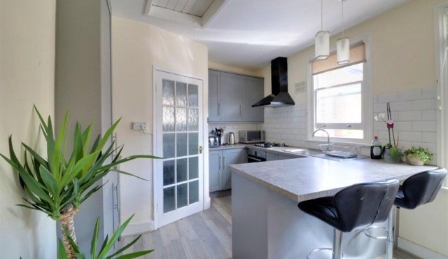 Replingham Road Apartment