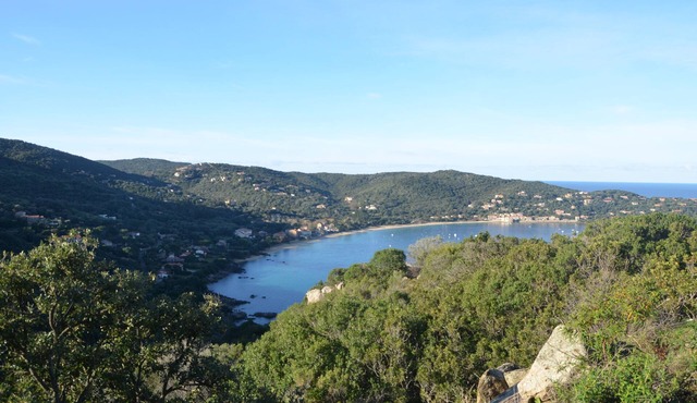 Res OLIVERAIE "EMMA T3/2". In the shade of the olive trees, a few steps from the sea