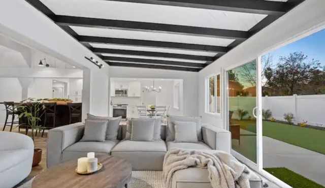 Reseda Luxurious Family Getaway Pets Friendly Unique Home