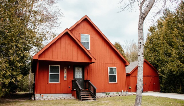 Reserve your secluded getaway! Dogs welcome. Winter pricing now thru March 31st.