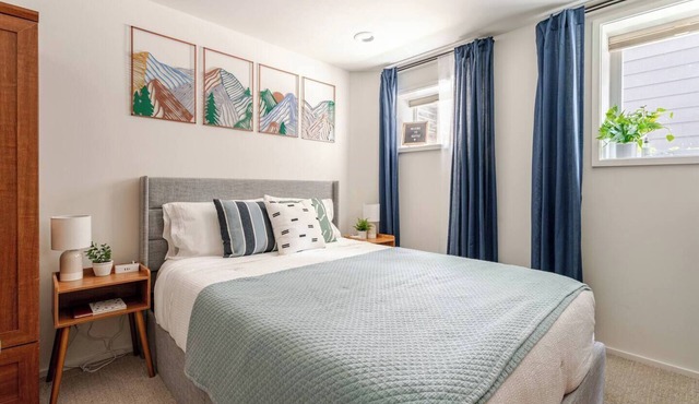 Reserved Parking, Peaceful WS Junction Studio, Private Entrance, 95 Walk Score