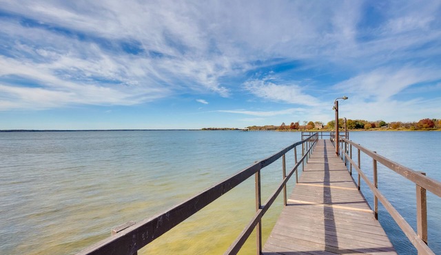 Reservoir Access: Pet-Friendly Kerens Cabin!