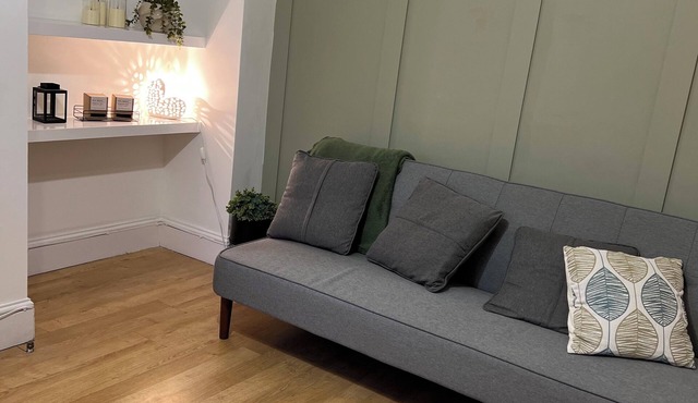 Reset Rise House, 5 minutes from Queens hospital and 15 min walk to town