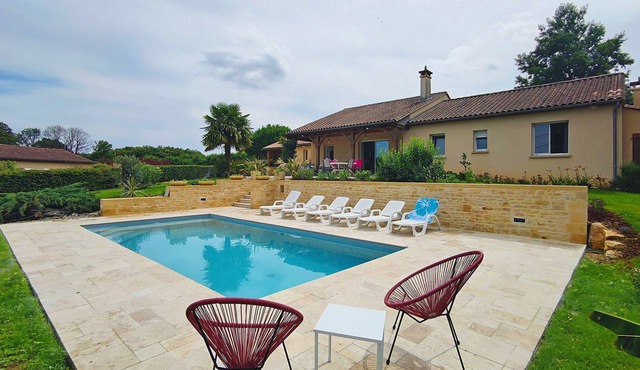 Residence Pesquier Périgord, heated swimming pool