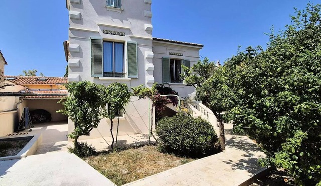 Residence 220-st Mandrier Sur Mer - Elegant house with a beautiful garden, 150 m from the sea, air conditioning, Wifi .