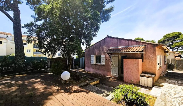 Residence 221-st Mandrier Sur Mer - 5 minutes walk from the beach, family holiday on a charming peninsula.